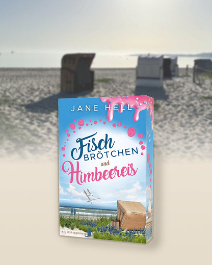 Fischbrötchen und Himbeereis von Jane Hell vor einem Strand mit Strandkörben